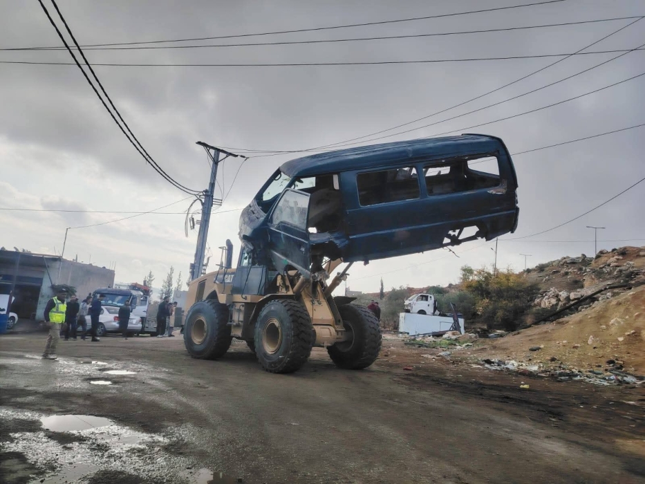 جرش ..حملة لإزالة العوائق وهياكل السيارات في المدينة الحرفية الصناعية