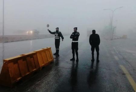 ضبط مركبة تسير بسرعة 205 كم على طريق الأزرق