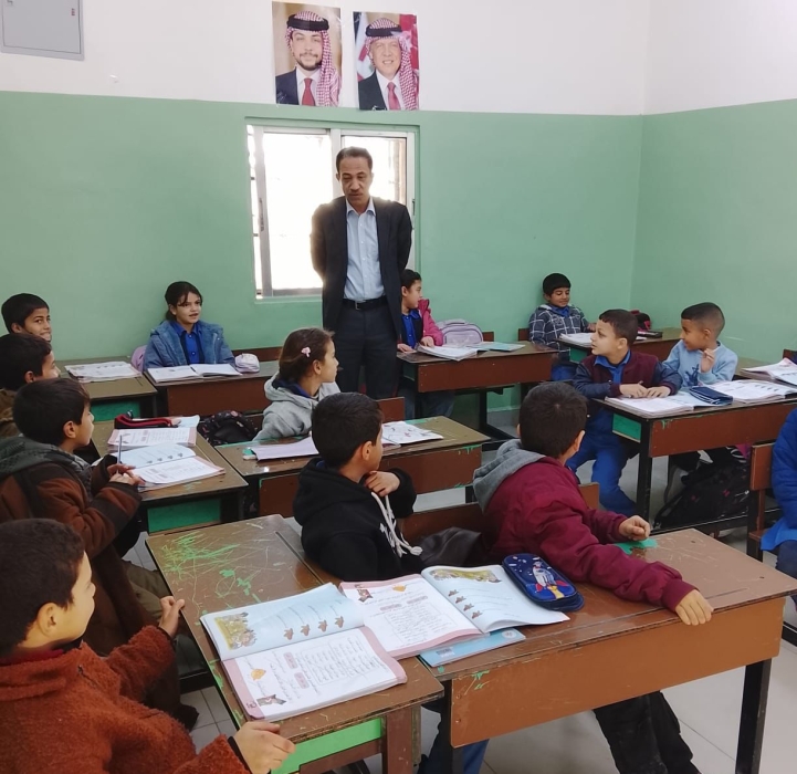 الزبن يتفقد مدرستي الذهيبة الغربية الثانوية والموقر المختلطتين