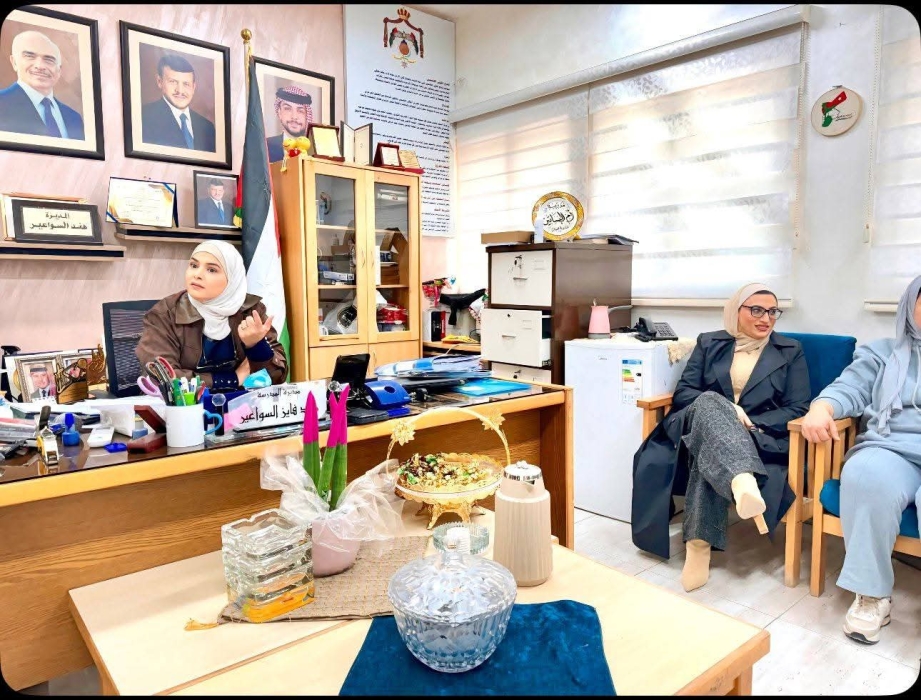 الخريشا تتابع واقع البرنامج  المهني والتقني BTEC  في مدرسة أم البساتين الثانوية للبنات ...صور