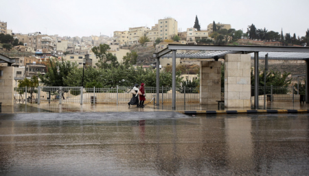 أجواء باردة نسبيًا اليوم وانخفاض الحرارة الأربعاء والخميس