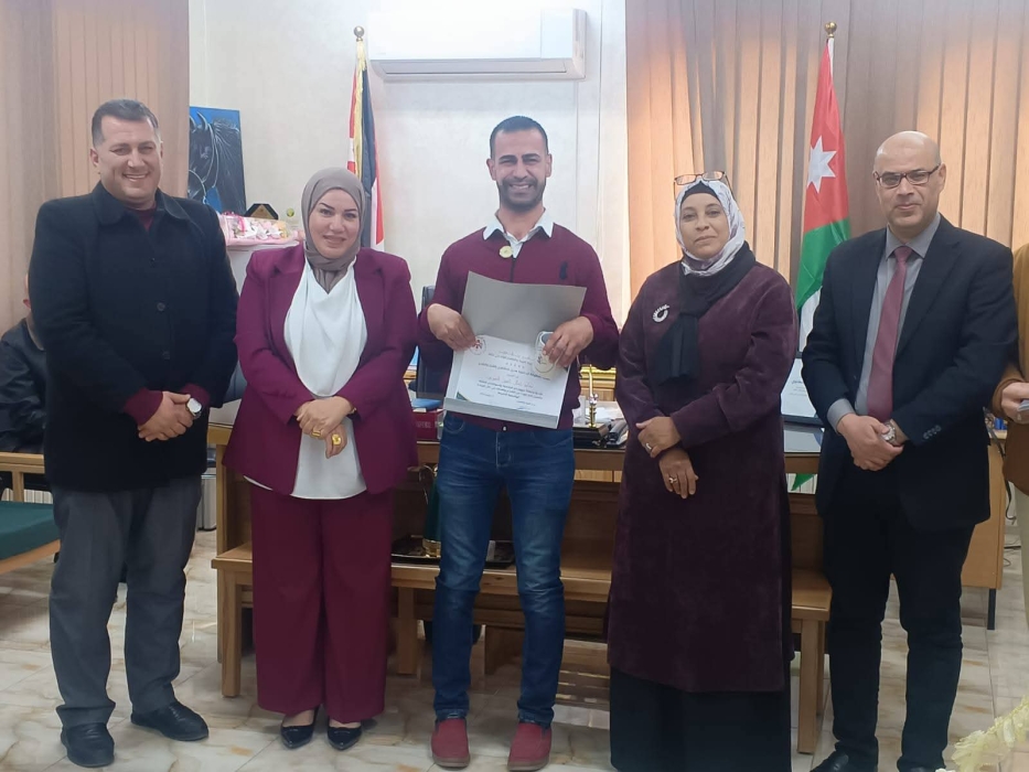 الشطناوي تكرم نخبة من من الكوادر الإدارية والتعليمية من ذوي الإعاقة ...صور