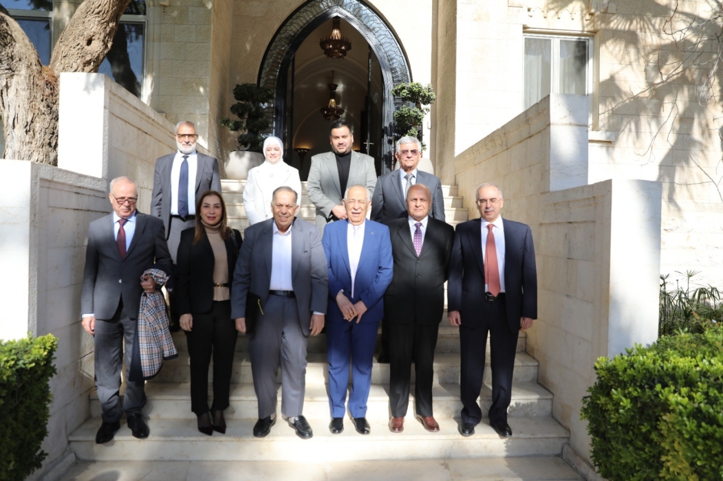 رئيس الديوان الملكي يلتقي وفدا من جماعة عمان لحوارات المستقبل...صور