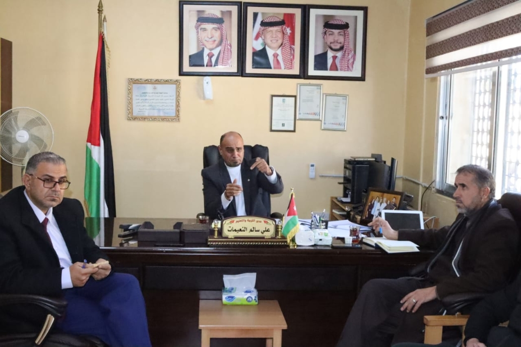 النعيمات يجتمع بقسم الاشراف التربوي