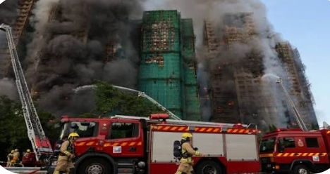 مصرع 13 شخصا بحريق مبنى في إندونيسيا