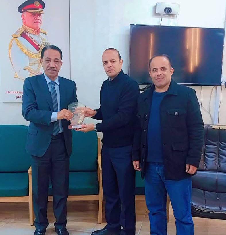 تكريم رياضي مميز يعزز جهود تربية الموقر في تطوير الأنشطة المدرسية