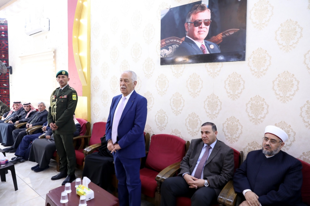 العيسوي ينقل تعازي الملك وولي العهد إلى عشيرة الخلايلة....صور