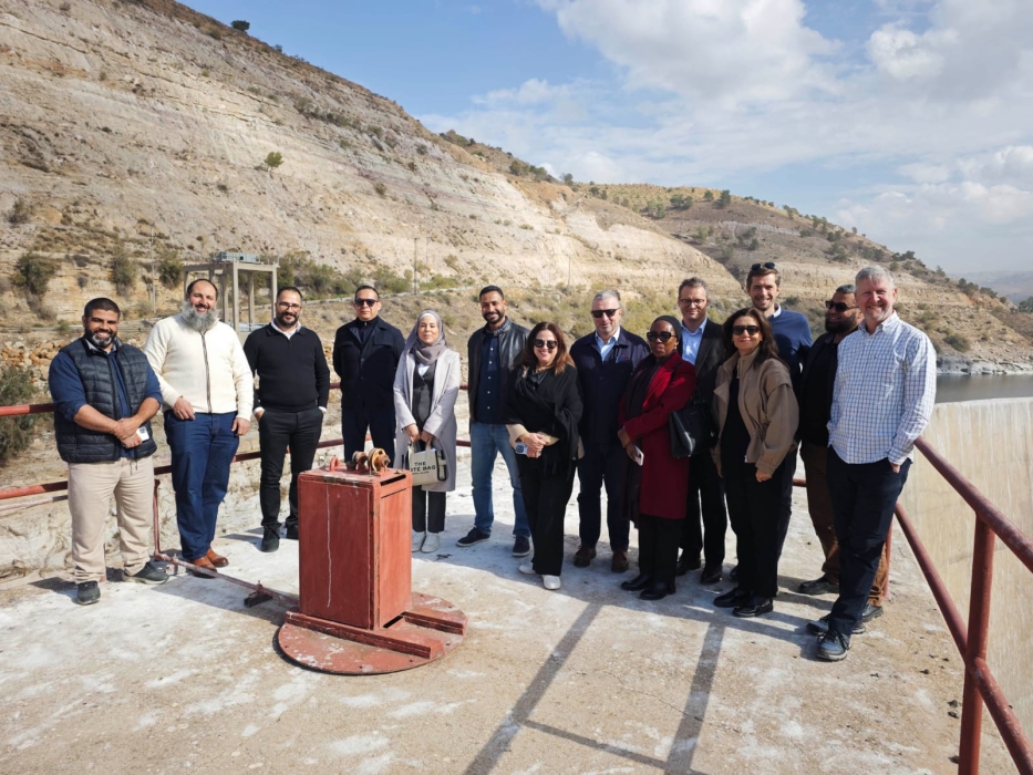 امين عام سلطة وادي الأردن المهندس هشام الحيصة يطلع بعثة البنك الدولي على جهود الإدارة المائية ومشاريع السدود