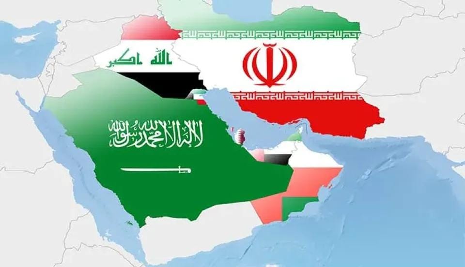 محمد جواد ظريف يعود للواجهة… الغضب الإيراني يشعل أزمة جديدة مع الخليج