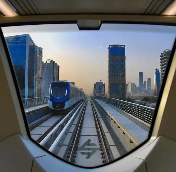 القطار الكهربائي السريع يفتح أكبر ممر اقتصادي في الخليج.. ساعتان فقط بين الرياض والدوحة