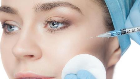 الغذاء والدواء: سحب مستحضرات وحقن غير مجازة من عيادتي تجميل