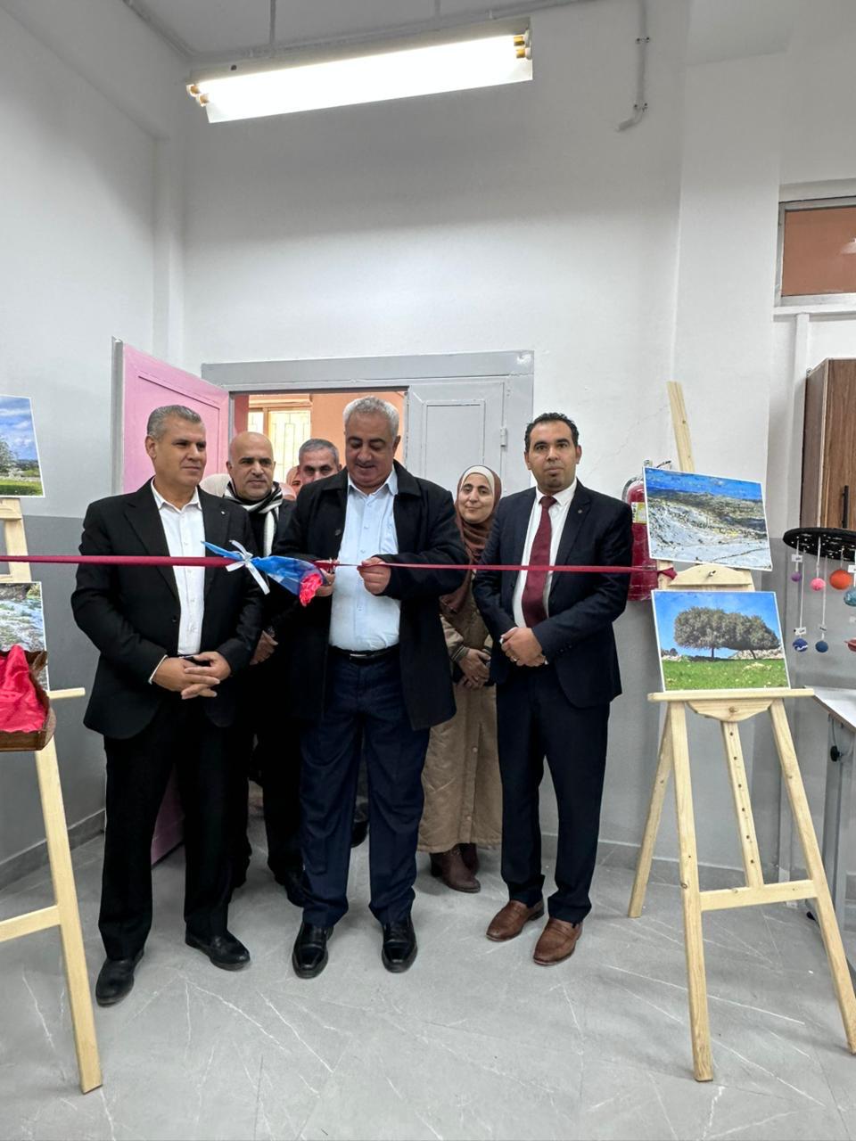 جويعد يفتتح معرض مسابقة مبدعو المجسمات الجغرافية