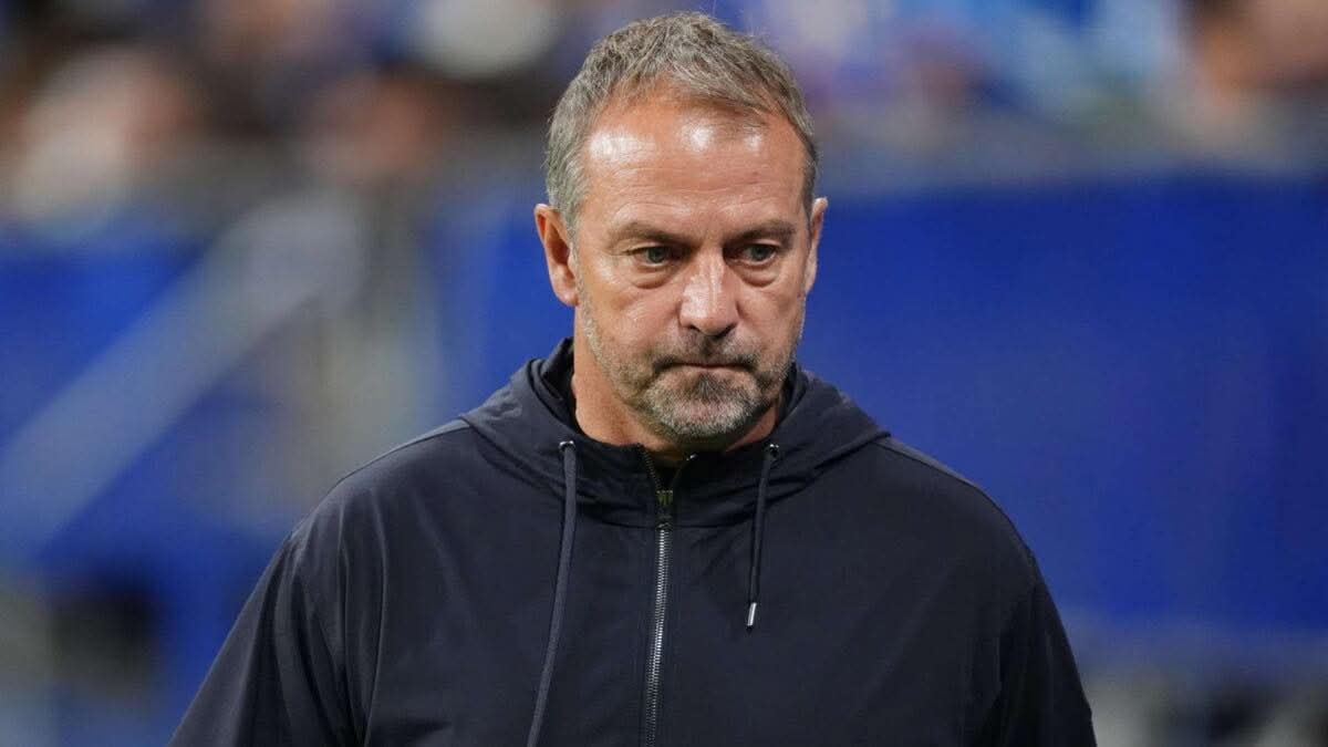 فليك: سعيد بالعودة وأتفهم غضب لامين يامال