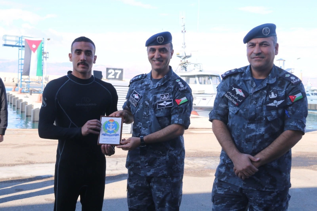 تخريج دورة الغطس 92 وتأهيل مرتبات البحرية بكفاءة واحترافية عالية