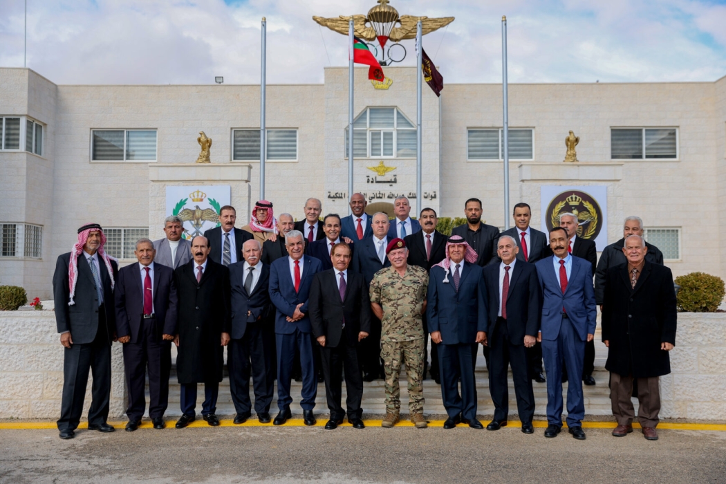 الملك يلتقي رفاق السلاح ويؤكد استمرار التواصل مع المتقاعدين