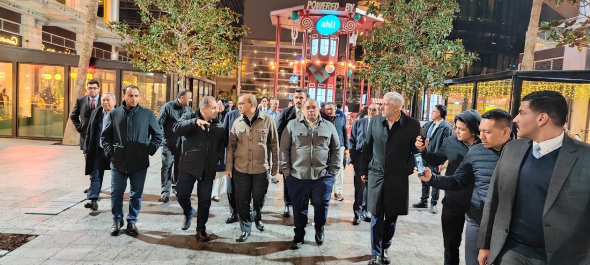 وزير الاستثمار مع الوفد الاستثماري الاندونيسي في جولة سيرا على الاقدام