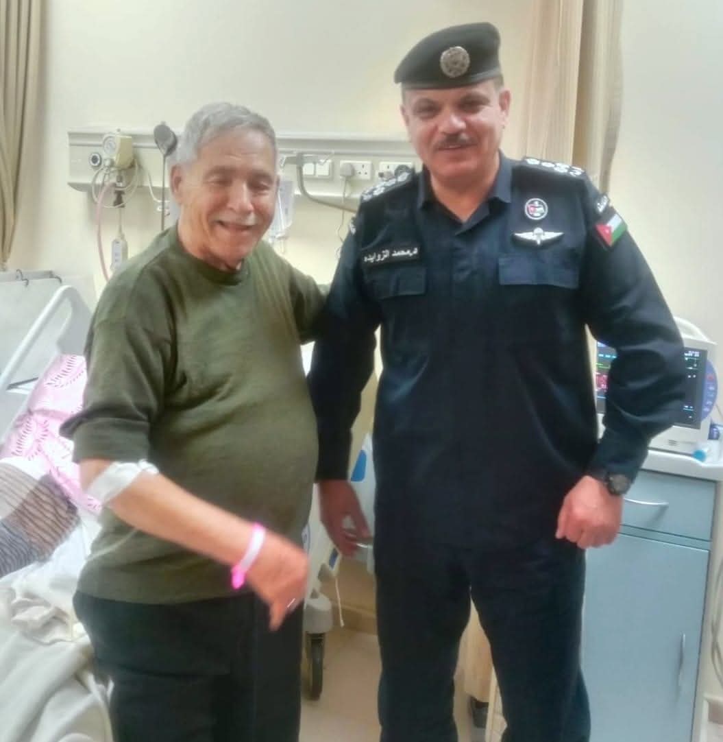 مدير شرطة إربد يزور العقيد المتقاعد البطاينة للاطمئنان على صحته