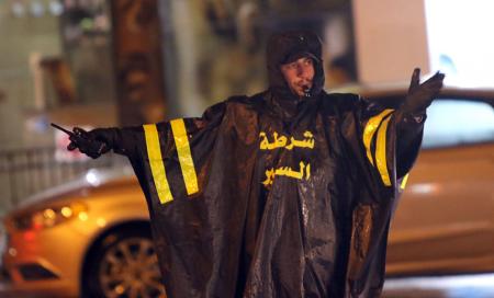 إدارة السير للسائقين: ابقوا داخل المركبات في حال تعطلها