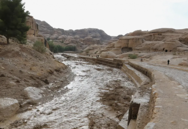 نواب يطالبون بتعويض المتضررين من السيول والأجواء الاستثنائية