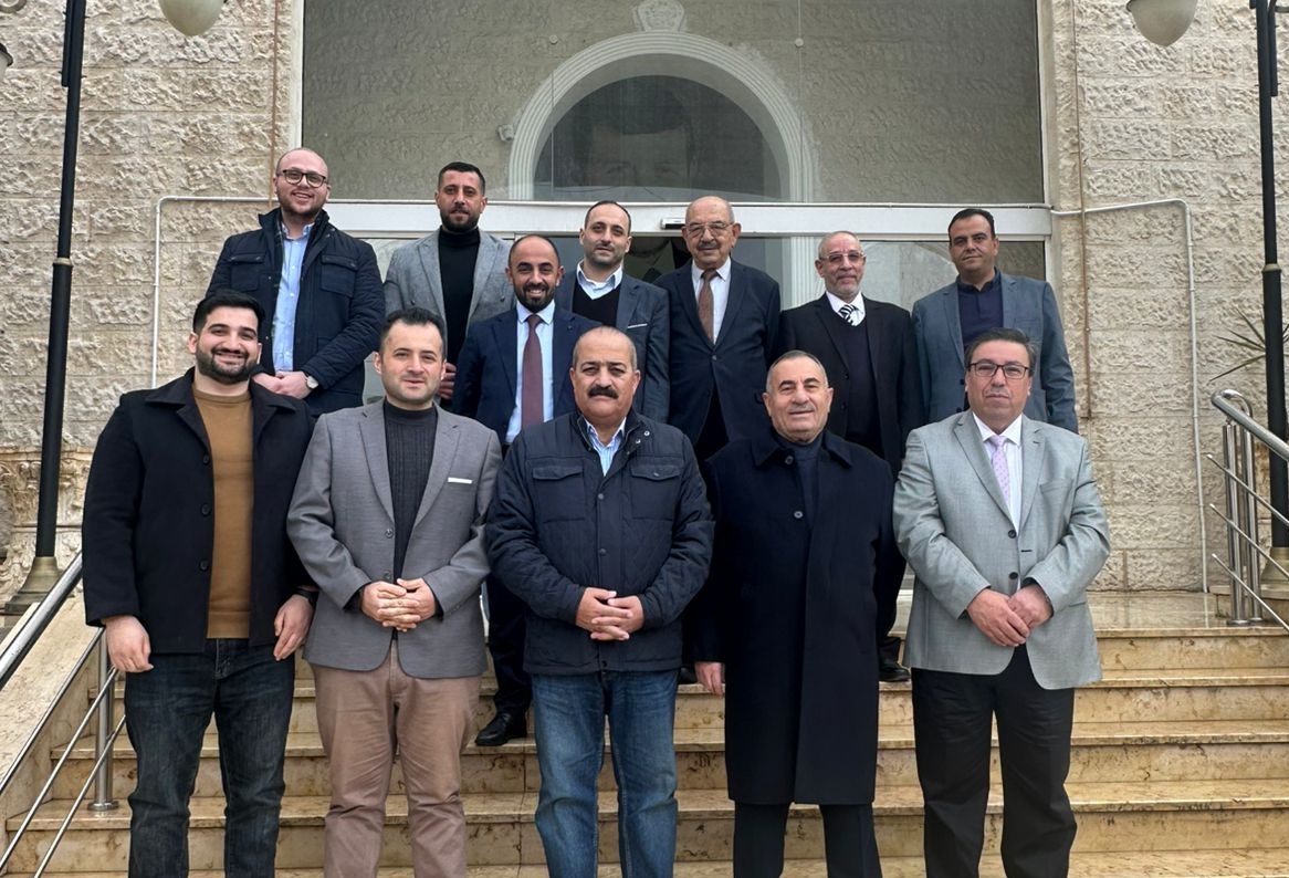 عشيرة بني هاني تكرّم محافظ إربد تقديرًا لجهودِه في خدمة المجتمع