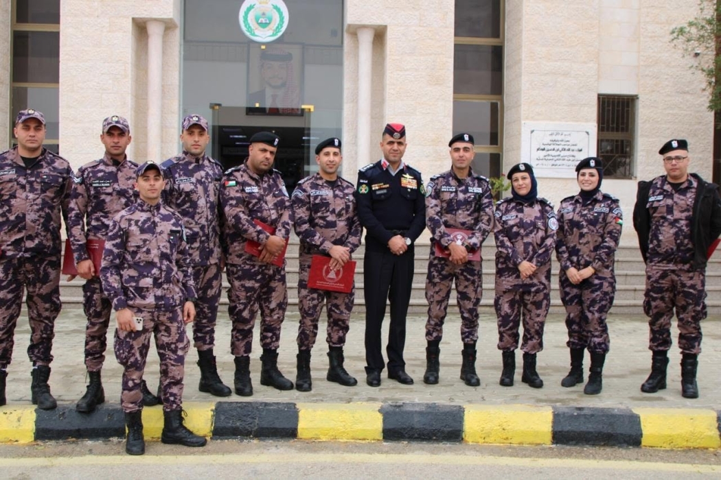 تخريج دورة حوادث الطرق لمرتبات الدفاع المدني الفلسطيني...صور