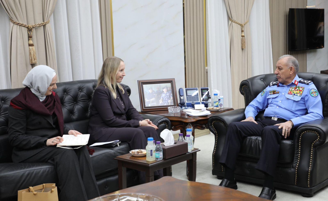 مدير الأمن العام يبحث والسفيرة الهولندية تعزيز التعاون الأمني المشترك