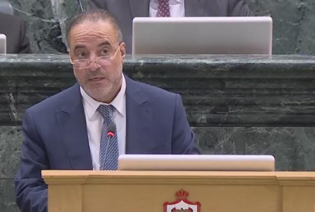 وزير المالية يعلن ان الحكومة ستنظر في زيادة الرواتب في عام ٢٠٢٧