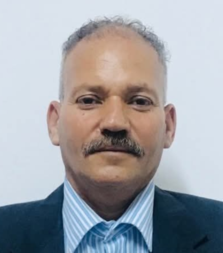 كمال ياسين… 35 عامًا من الفن بين الريشة والجدار