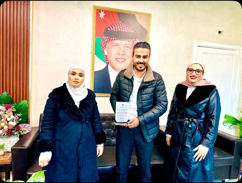 الخريشا تكرّم المهندسين المنفذين لمشروع صيانة مدرسة أم البساتين الثانوية للبنات...صور