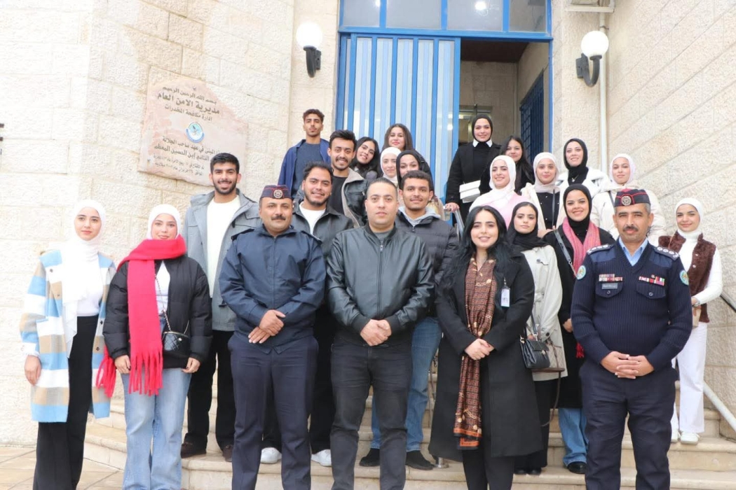 طلبة من جامعة الشرق الاوسط يزورون ادارة مكافحة المخدرات...صور
