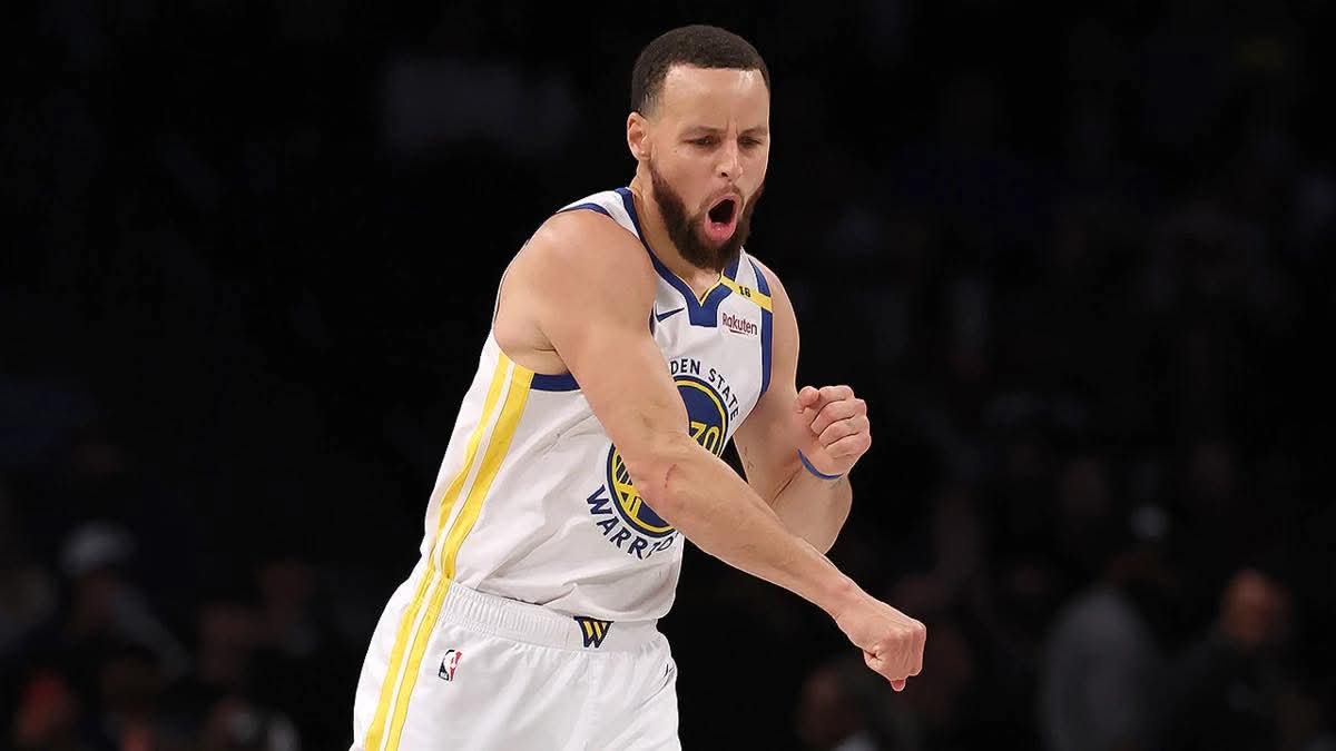 ستيفان كوري يعود الى الدفاع عن الوان الواريرز