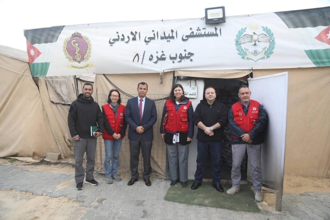 وفد من اللجنة الدولية للصليب الأحمر يزور المستشفى الميداني الأردني جنوب غزة8