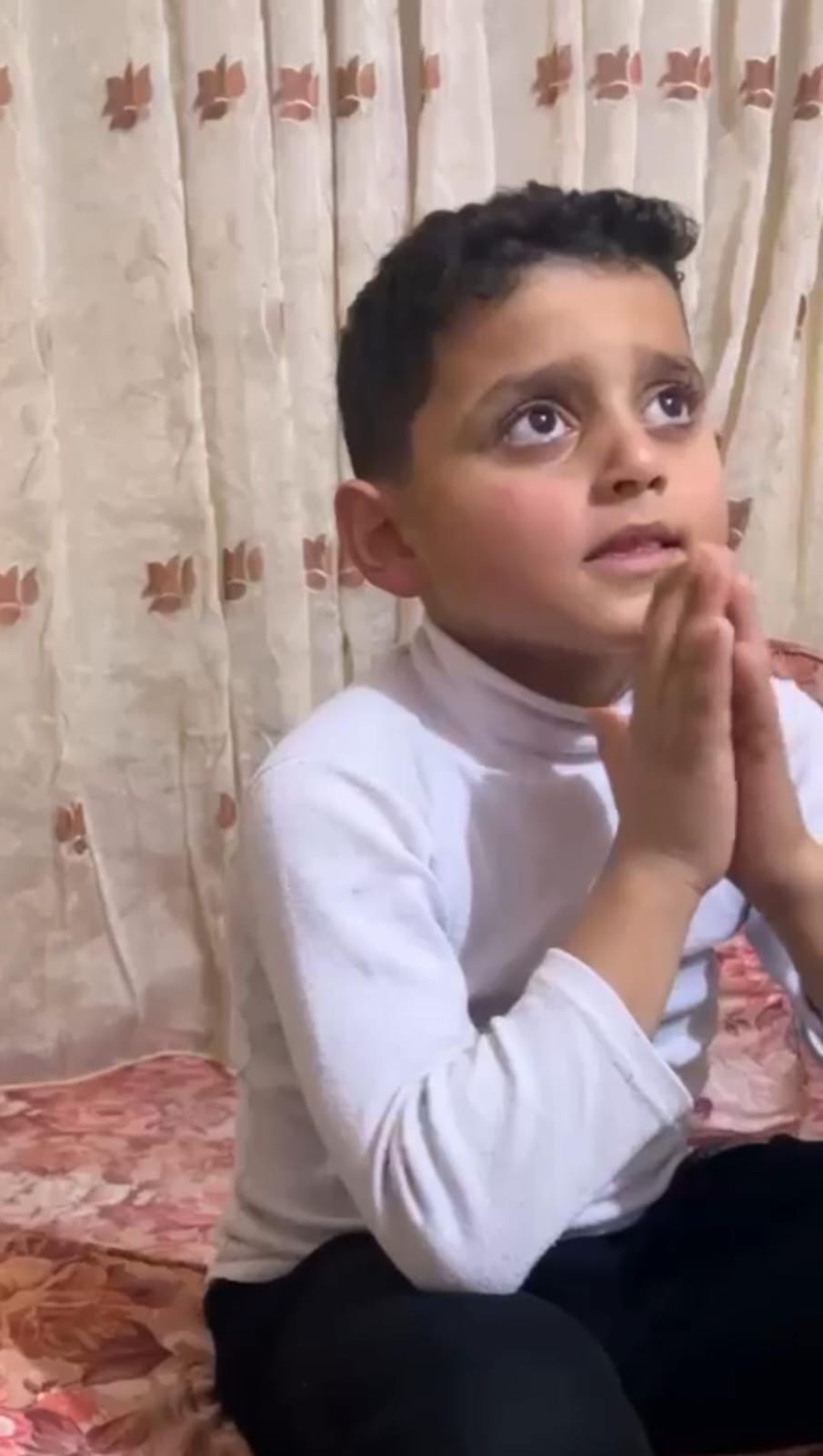 طفل أردني يبكي لإصابة يزن النعيمات… فيديو يعكس عمق حب الأردنيين لمنتخبهم