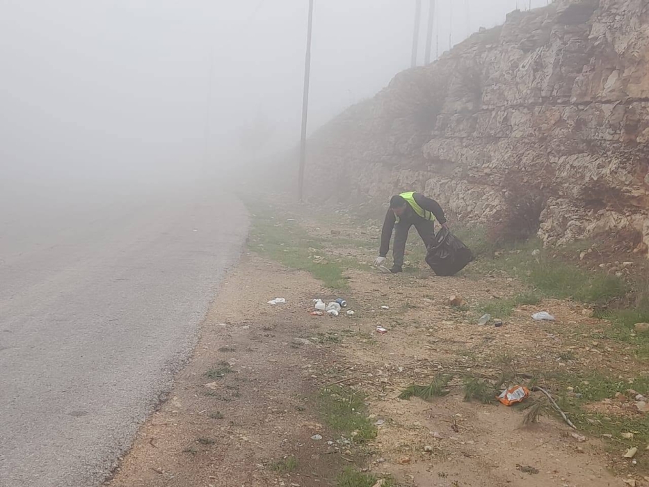 حملات نظافة شاملة لمجلس الخدمات المشتركة في عجلون للحفاظ على البيئة وسلامة الطرق...صور
