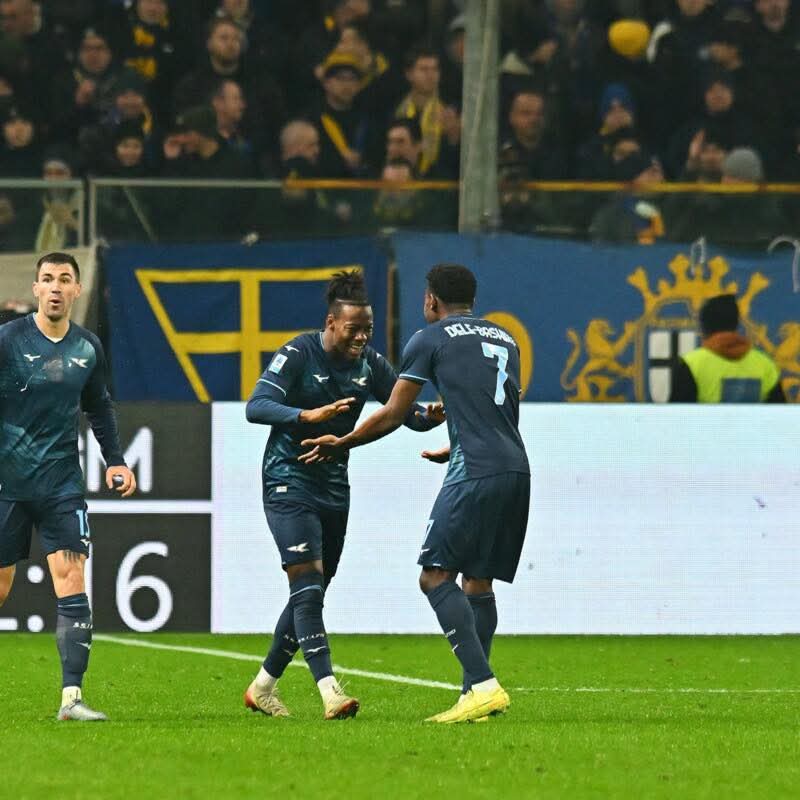 الدوري الايطالي: لاتسيو بتسعة لاعبين يهزم بارما ويحافظ على شباكه نظيفة