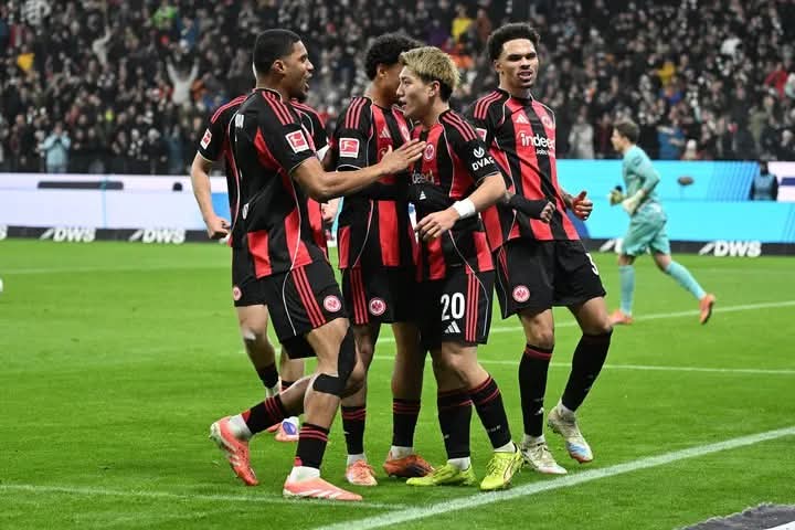 الدوري الألماني.. فرانكفورت يفوز على أوغسبورغ بهدف دون رد