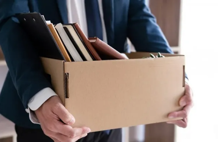 فاقدون لوظائفهم في جامعة الزرقاء