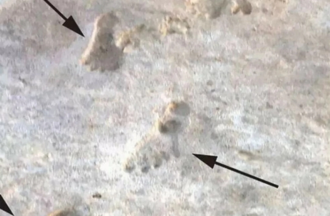 آثار أقدام بشرية في «النفود».. عمرها 11.5 ألف سنة !