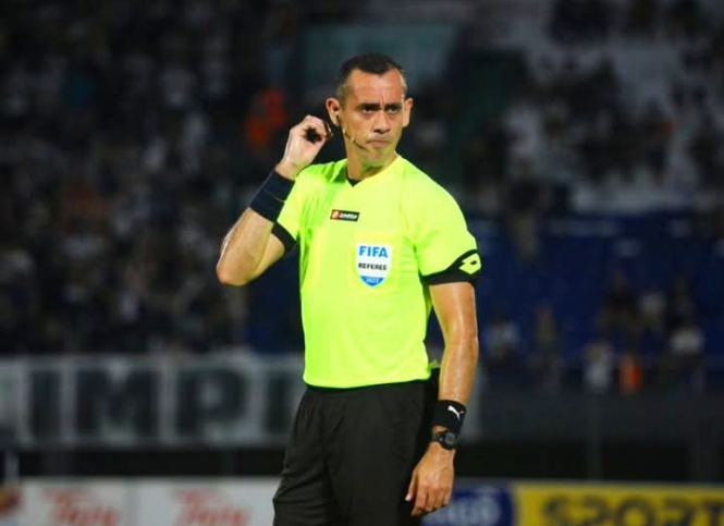 رسمياً: الحكم الباراغوياني بينيتيز يقود مباراة الأردن والسعودية