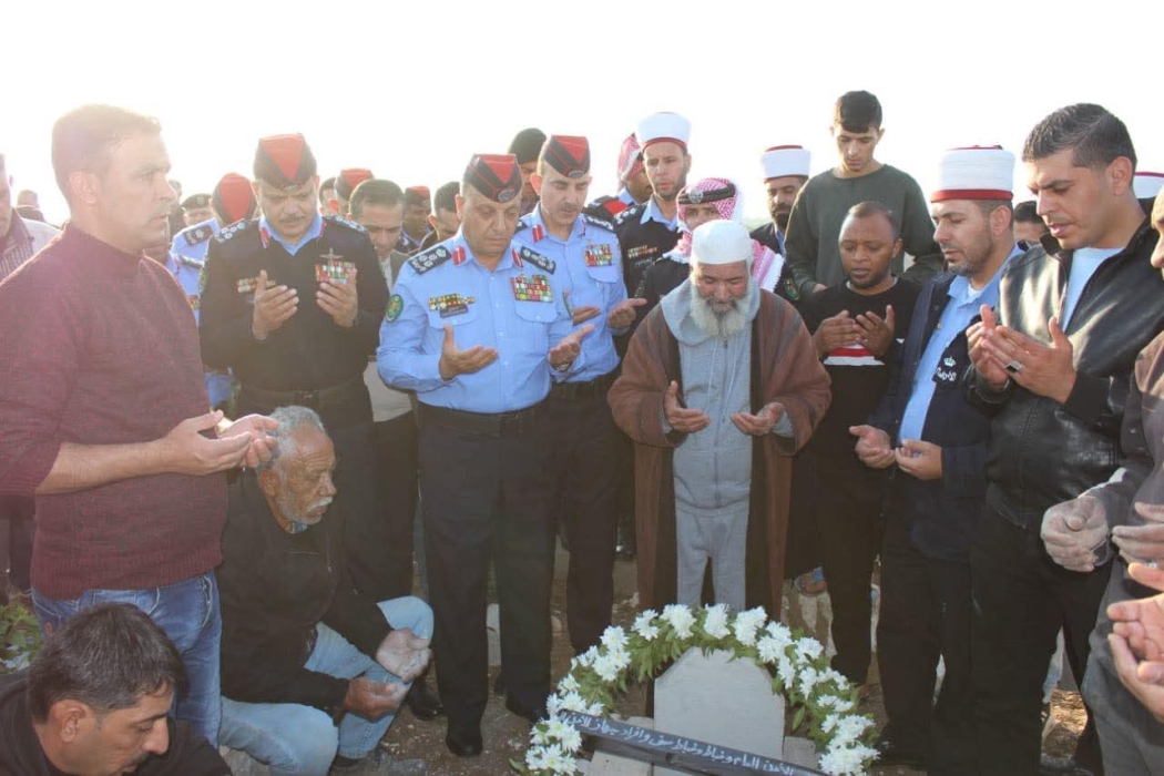 العميد الحمايدة يشارك في تشييع جثمان الملازم  إسلام الصبيحات...صور