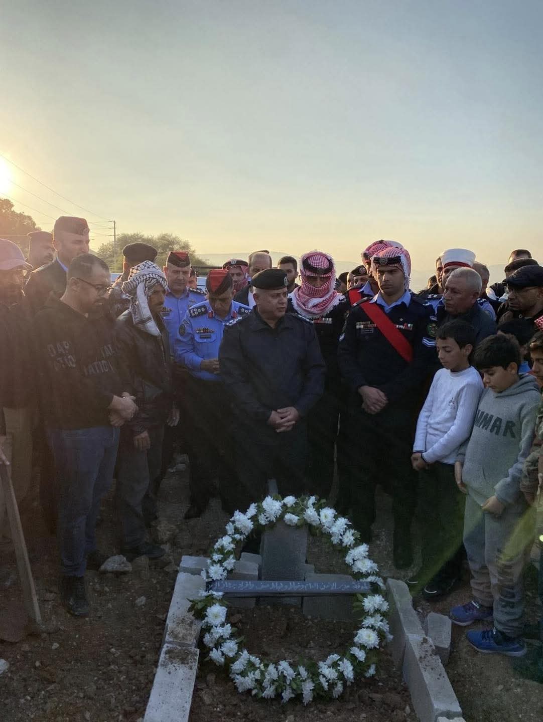 العميد القطاونة يشارك في  تشييع جثمان الملازم  جعفر  الغزالي...صور