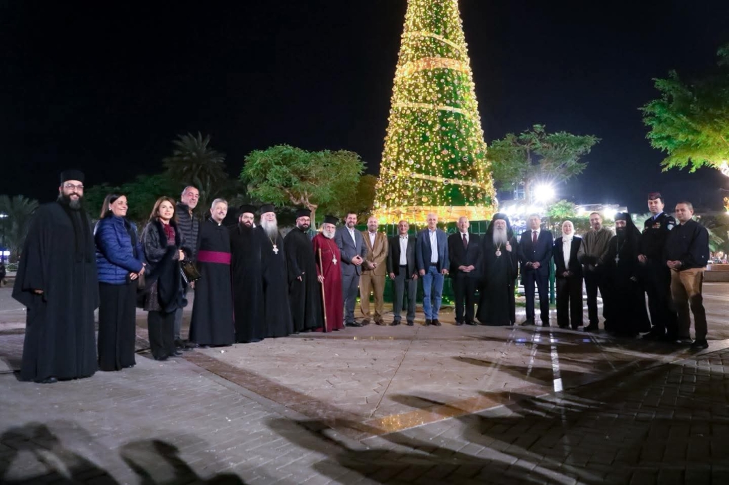 العقبة تُضيء شجرة الميلاد… فرح يجمع المدينة في ميدان الشريف الحسين بن علي...صور