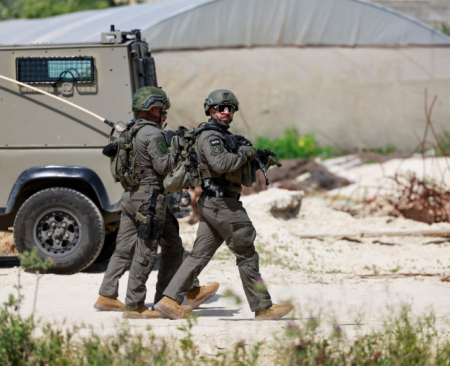 الجيش الإسرائيلي يطلق النار على مستوطن بالخطأ بعد الاشتباه بعملية طعن