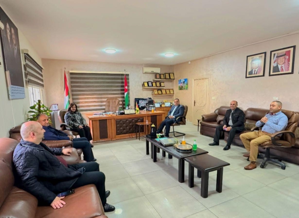 العجارمة تستقبل متصرف لواء وادي السير لبحث سبل تطوير العملية التعليمية
