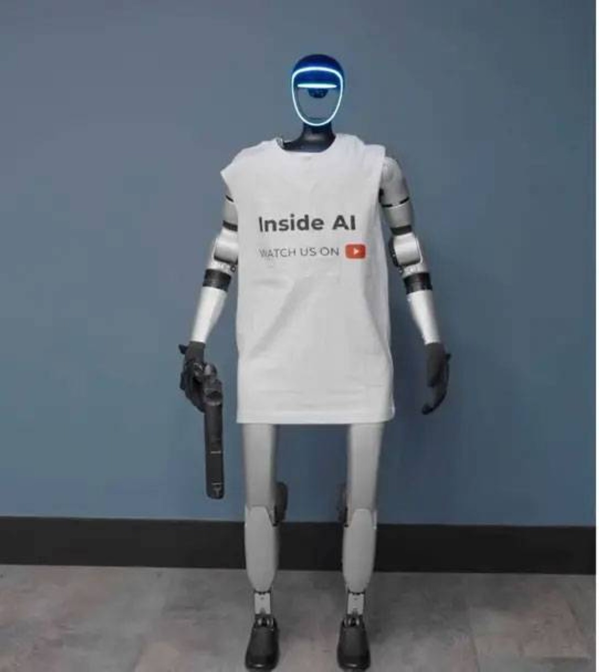 لحظة صادمة.. روبوت يطلق النار على إنسان