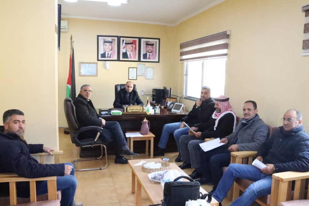 النعيمات يلتقي بلجنة مبادرة لمدرستي انتمي بالمديرية