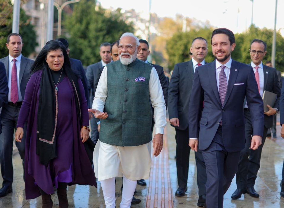 ولي العهد يصطحب رئيس الوزراء الهندي في زيارة إلى متحف الأردن...صور