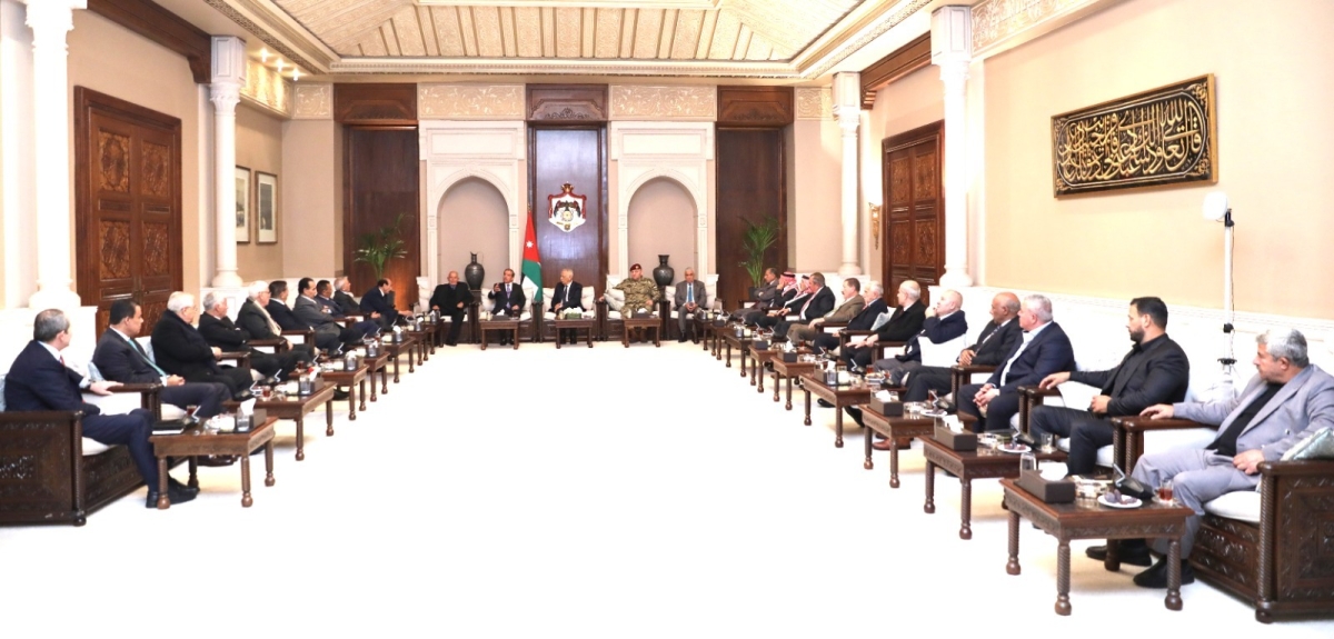 متابعة للقائهم مع الملك.. العيسوي يلتقي متقاعدين خدموا بمعية جلالته