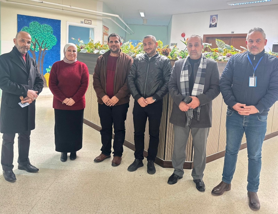 الفتينات يتفقد سير الامتحانات الوزارية في مدرسة الملك عبدالله الثاني للتميز بالكرك