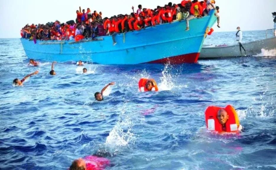 مصر تتابع مأساة مركب الهجرة غير الشرعية: 14 وفاة بين المصريين